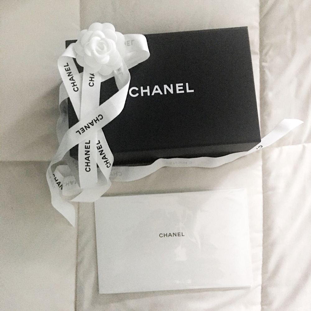 Chanel Caviar Classic Flap - Picture 5 of 17